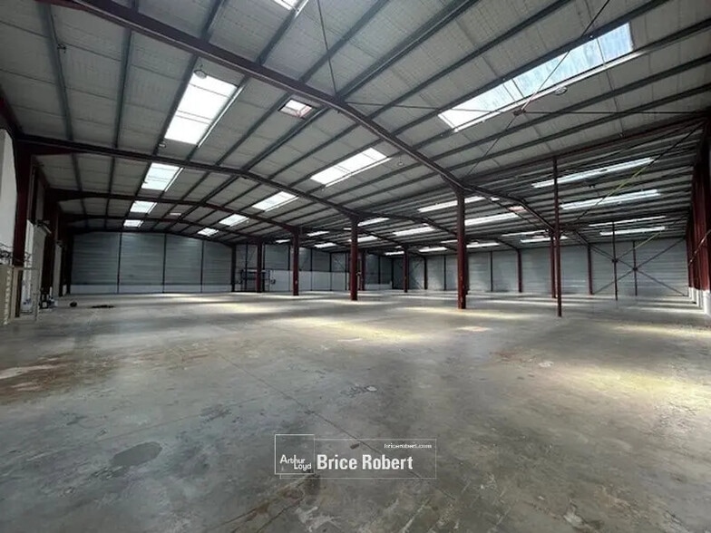 Office in Miribel for lease - Interior Photo - Image 2 of 7