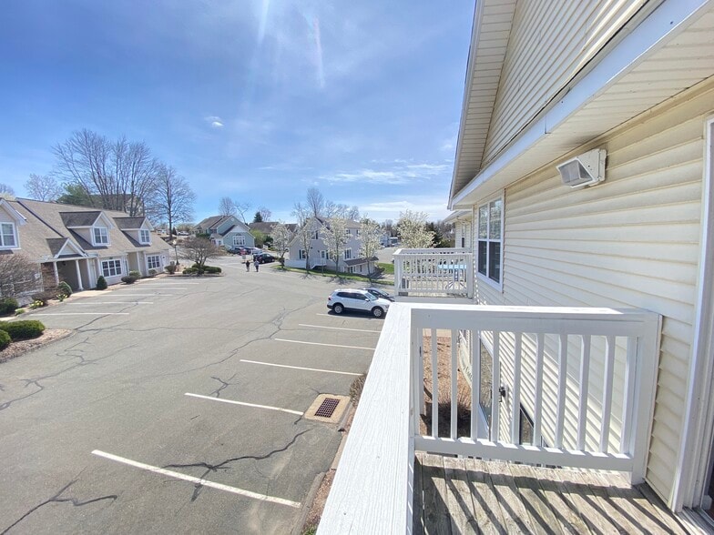 27 S Main St, East Windsor, CT for lease - Building Photo - Image 3 of 20