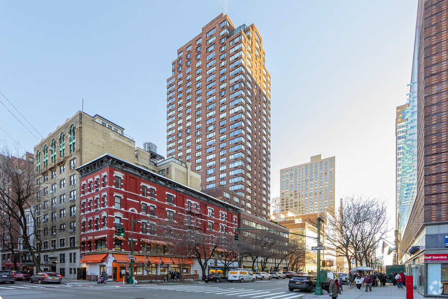 45 W 67th St, New York, NY for lease - Building Photo - Image 3 of 20