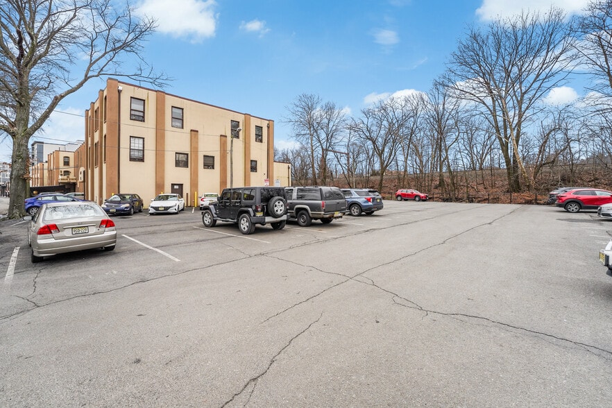 46 Farrand St, Bloomfield, NJ for sale - Building Photo - Image 3 of 38