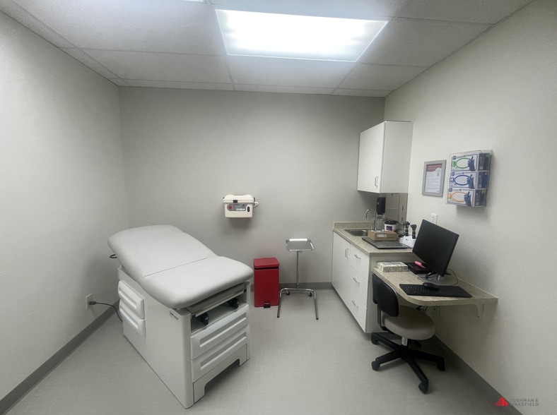 2021 Battlecreek Dr, Fort Collins, CO for sale - Interior Photo - Image 2 of 12