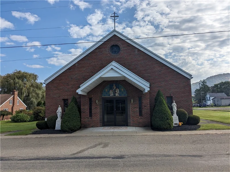 35 Lafayette Ave, Lewis Run, PA for sale - Primary Photo - Image 1 of 17