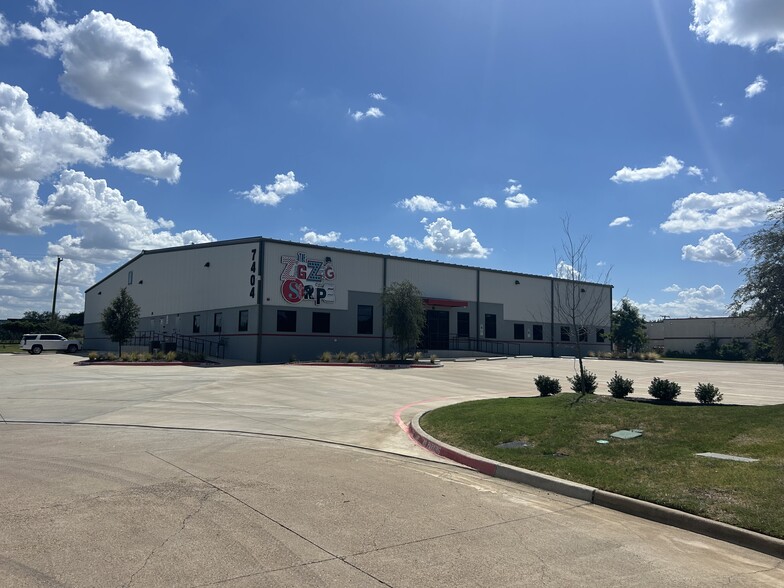 7404 Business Pl, Arlington, TX for lease - Building Photo - Image 1 of 5