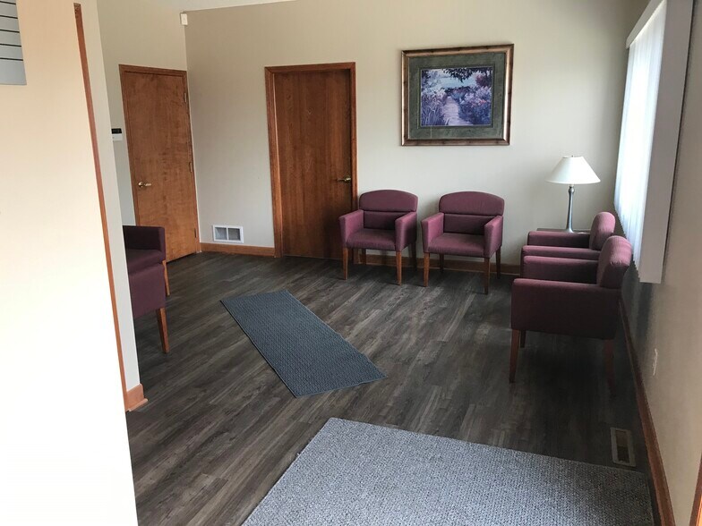 5826 Blackshire Path, Inver Grove Heights, MN for lease - Building Photo - Image 3 of 10