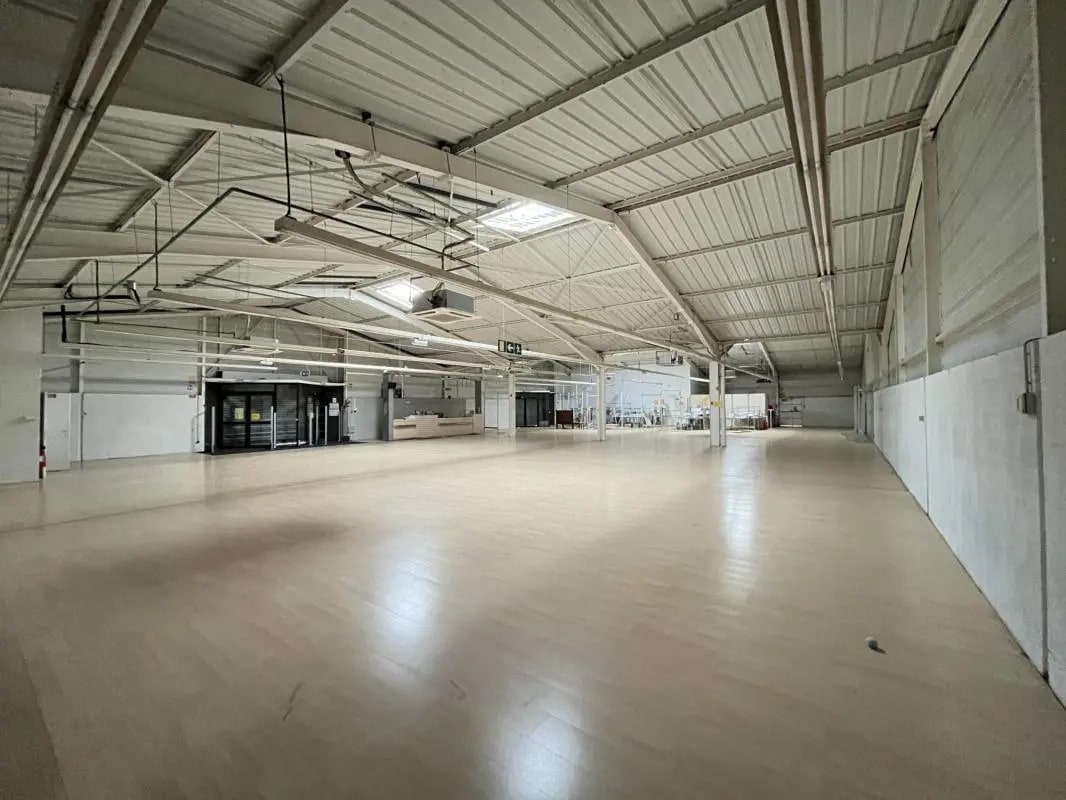 Retail in Nemours for lease Building Photo- Image 1 of 6