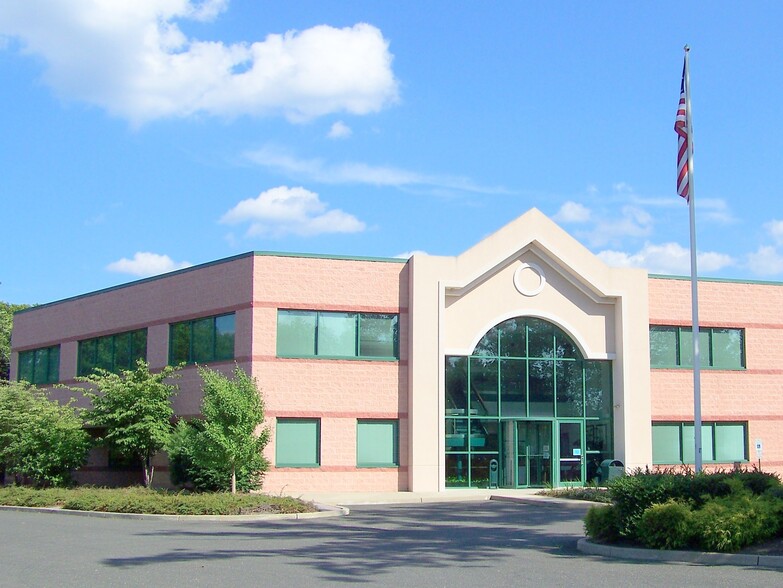 40 Industrial Way E, Eatontown, NJ for lease - Building Photo - Image 1 of 7