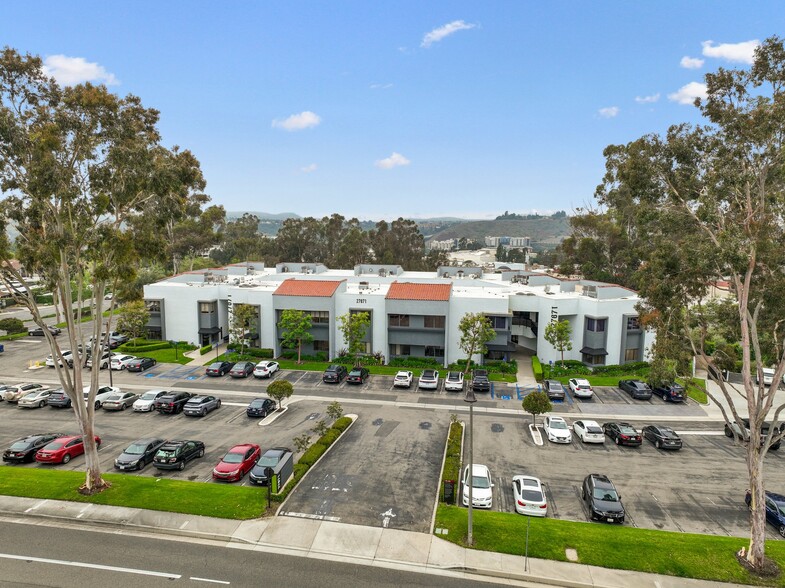 27871 Medical Center Rd, Mission Viejo, CA for lease - Building Photo - Image 2 of 7