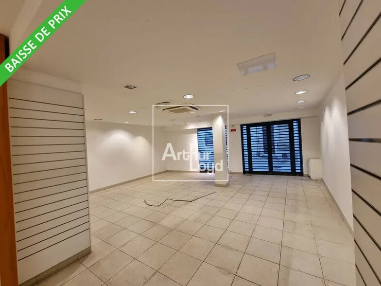 Retail in Melun for lease - Interior Photo - Image 2 of 7