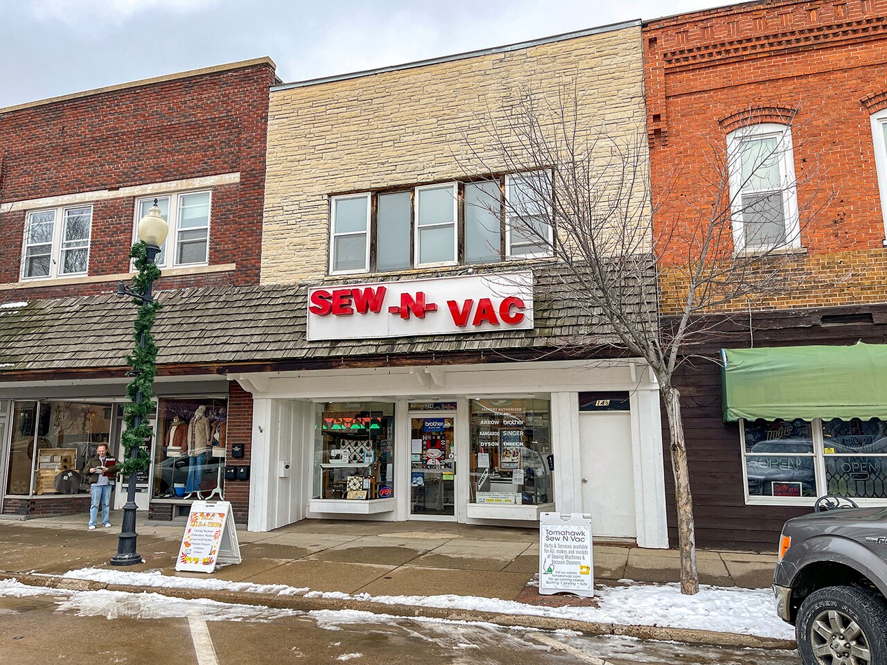 214 W Wisconsin Ave, Tomahawk, WI for sale Building Photo- Image 1 of 1