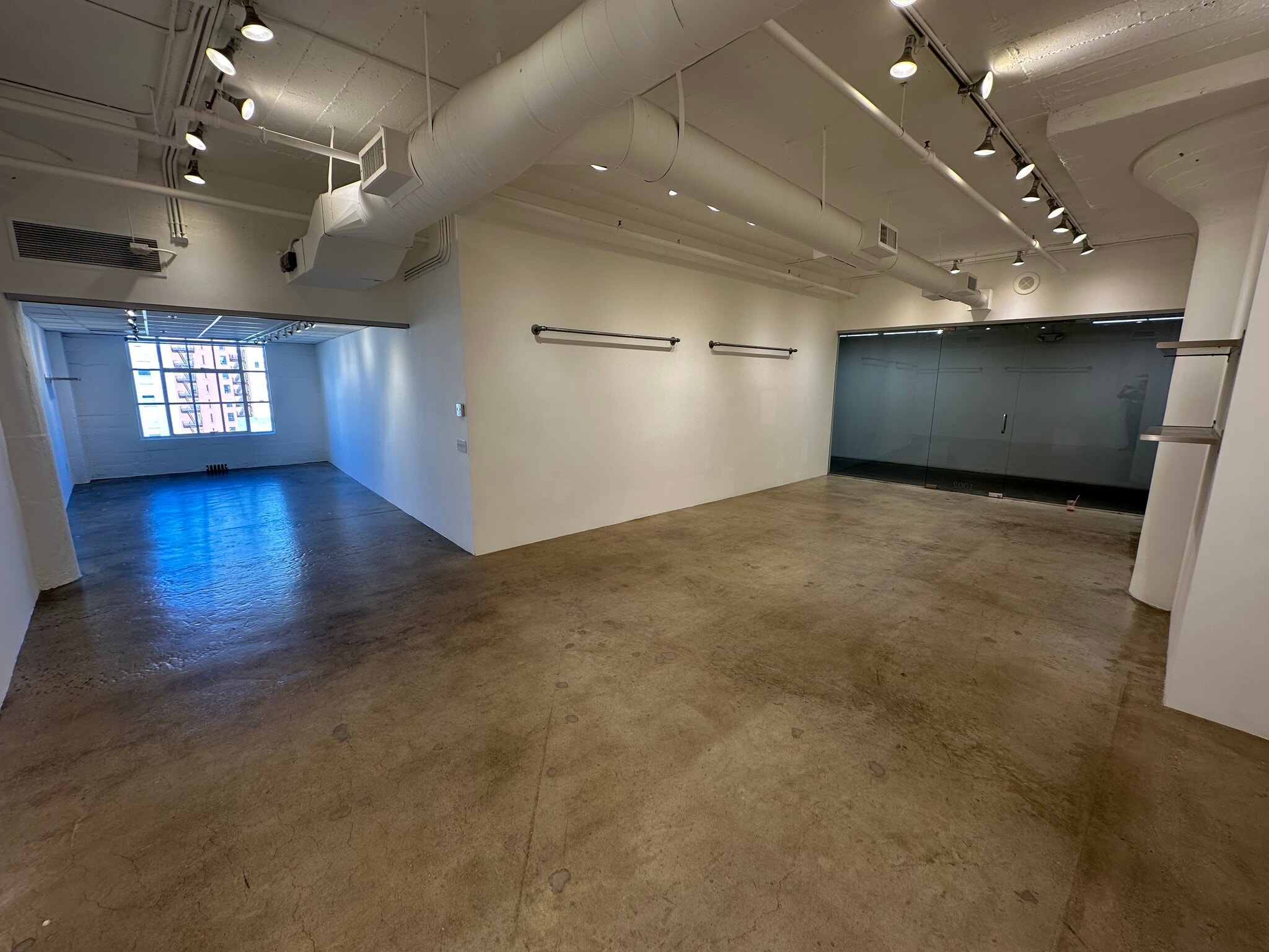 127 E 9th St, Los Angeles, CA for lease Interior Photo- Image 1 of 4