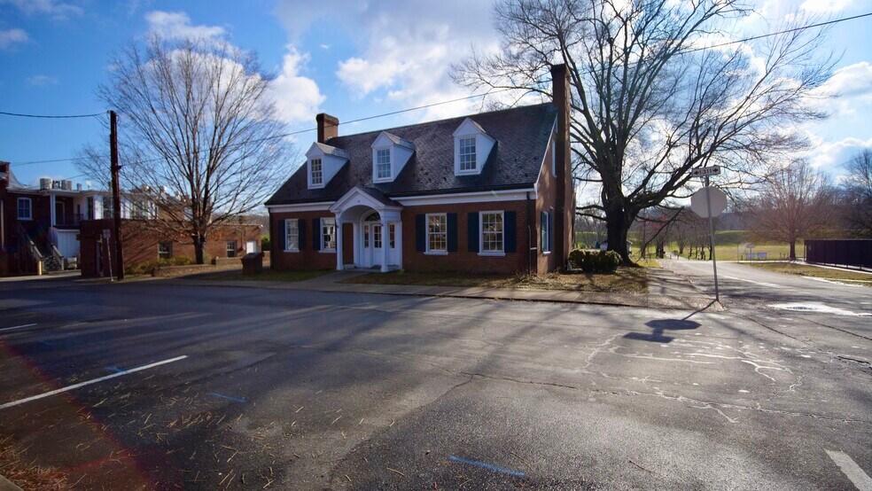 181 W Main St, Scottsville, VA for sale - Building Photo - Image 1 of 1