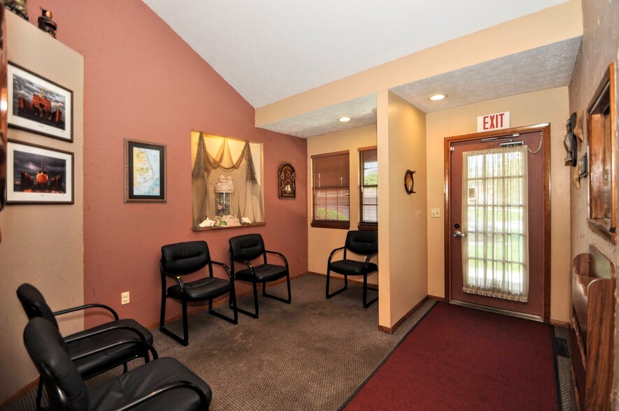 303 S 6th St, West Newton, PA for sale - Interior Photo - Image 3 of 10