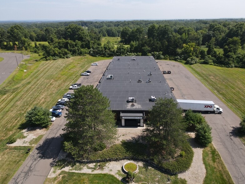 18 Thompson Rd, East Windsor, CT for lease - Building Photo - Image 2 of 21