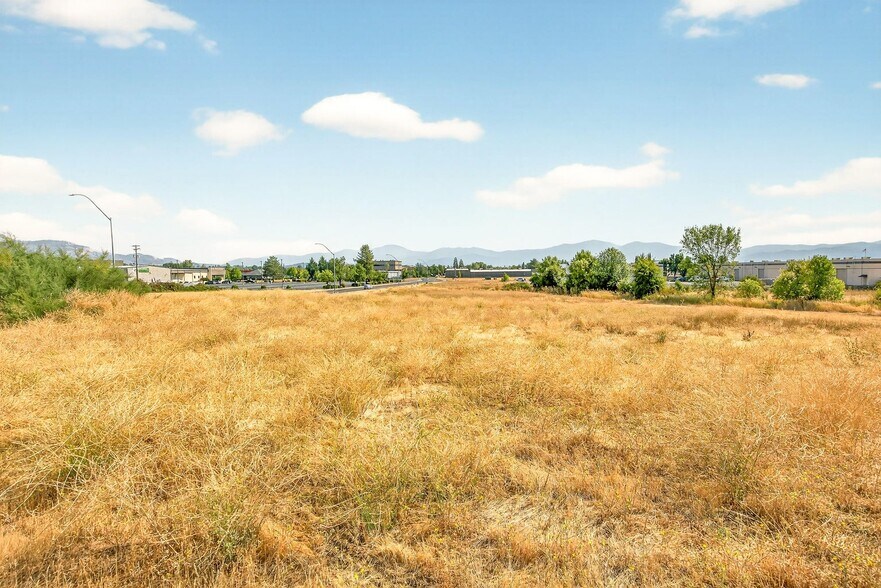 Lear Way, TL 900, Medford, OR for sale - Building Photo - Image 3 of 9