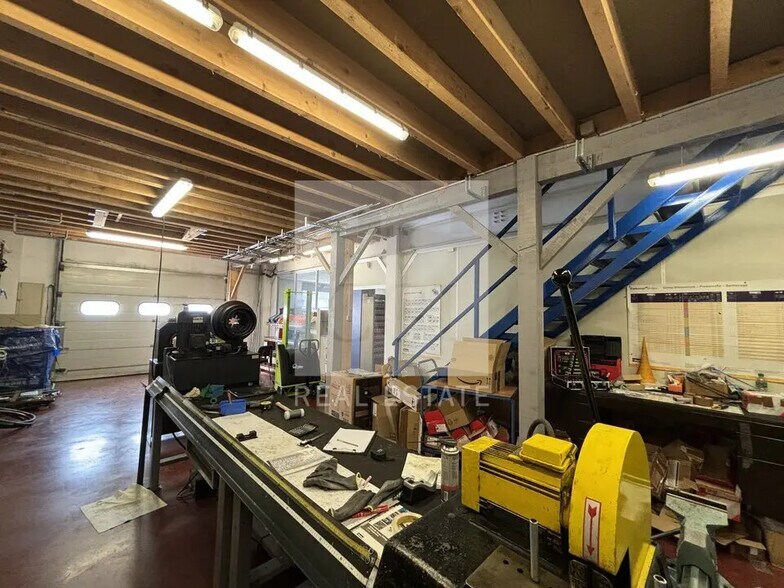 Flex in Saint-Quentin-Fallavier for lease - Interior Photo - Image 2 of 11