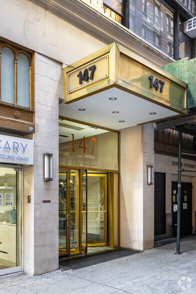 147 W 35th St, New York, NY for lease - Building Photo - Image 3 of 6