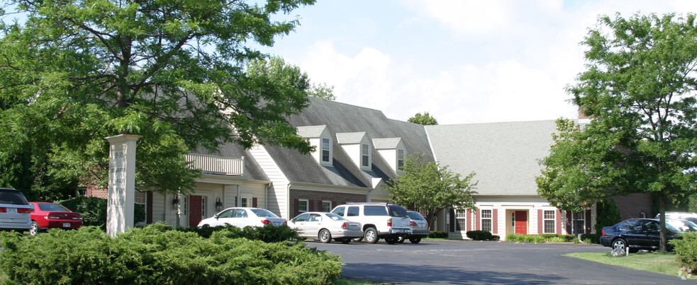 1351-1361 W Towne Square Rd, Mequon, WI for lease - Building Photo - Image 2 of 2