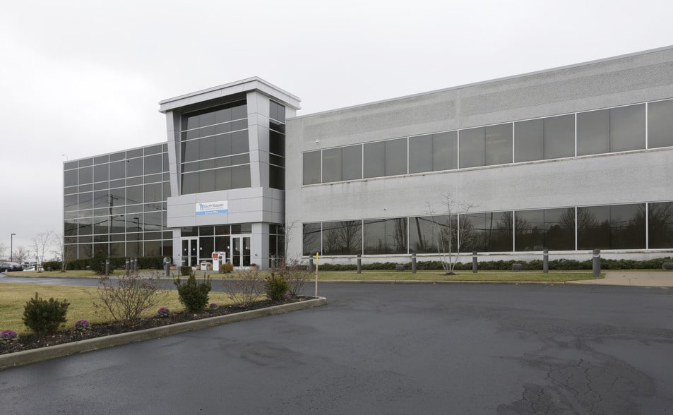 201 Grumman Rd W, Bethpage, NY 11714 Industrial for Lease