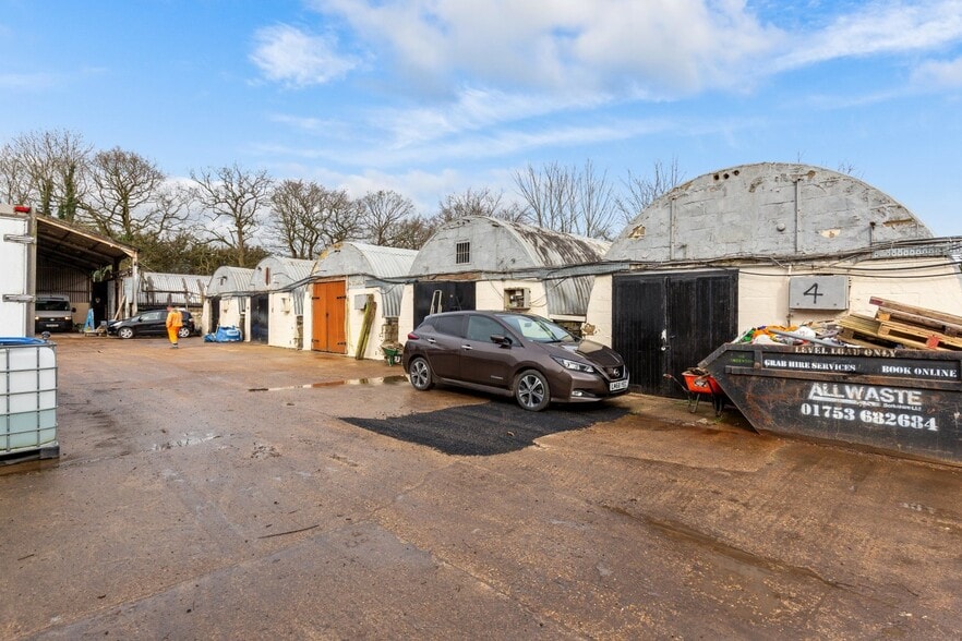 Clockhouse Ln E, Egham for sale - Primary Photo - Image 1 of 1