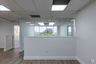 2825 N University Dr, Coral Springs, FL for lease Interior Photo- Image 2 of 6