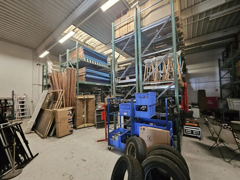 Flex in Moissy-Cramayel for lease - Building Photo - Image 1 of 5