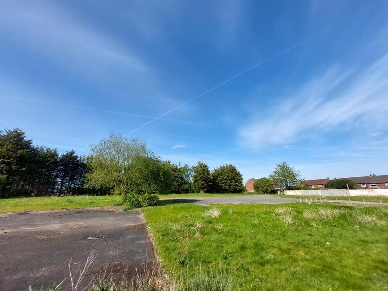 26 Mayfield Av, Widnes for sale - Building Photo - Image 2 of 8