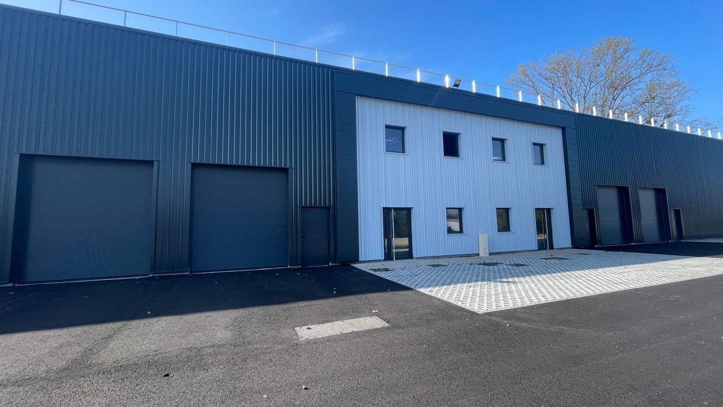 Industrial in Saint-Rémy for lease Building Photo- Image 1 of 7
