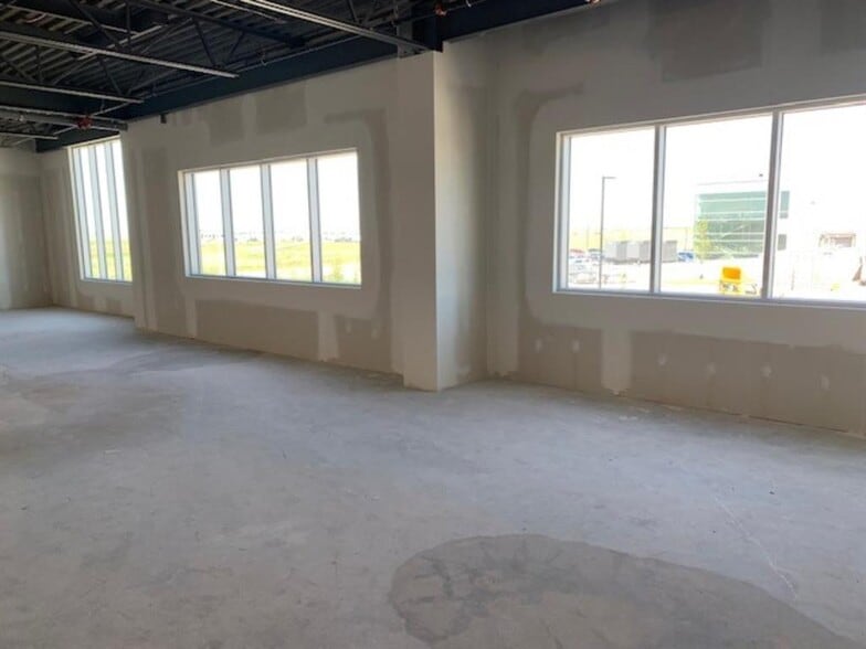 4310 104 Av NE, Calgary, AB for sale - Interior Photo - Image 2 of 8