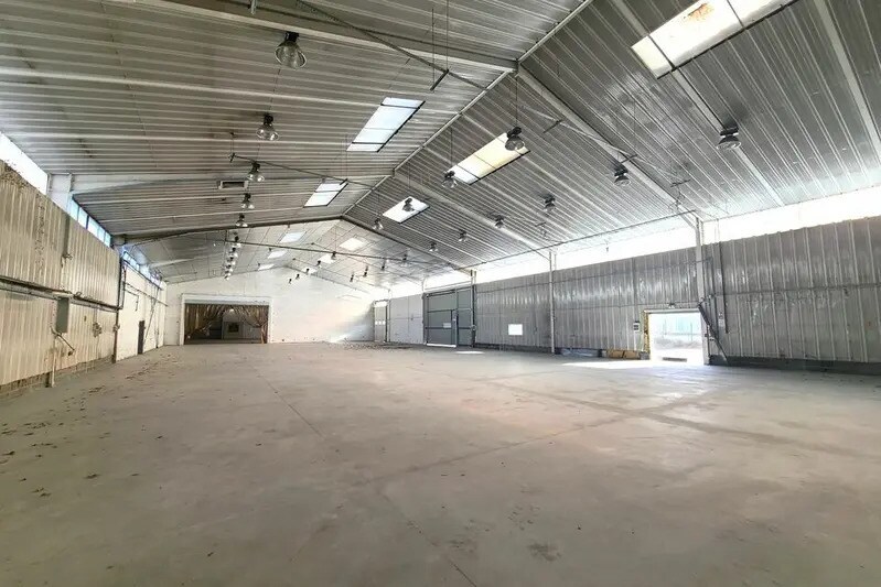 Flex in Bayonne for lease - Interior Photo - Image 3 of 4