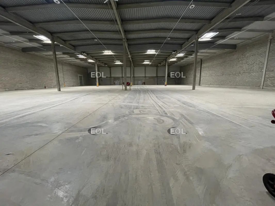 Industrial in SAINT-OUEN-L'AUMONE for lease Building Photo- Image 1 of 8