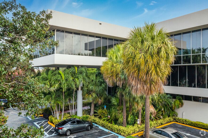 6067 Hollywood Blvd, Hollywood, FL for sale - Building Photo - Image 1 of 1