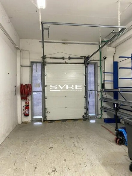 Office in Marseille for lease - Interior Photo - Image 3 of 19