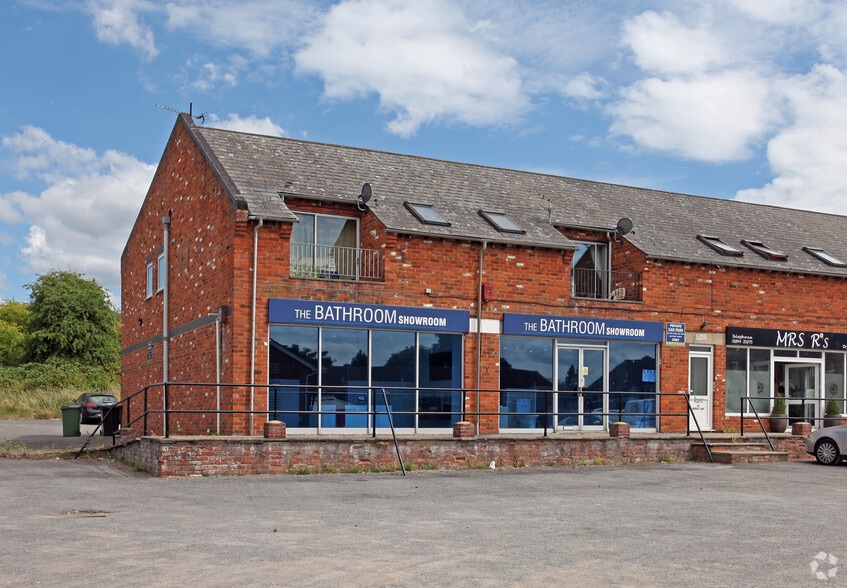 40-42 Middleway, Chinnor for sale - Primary Photo - Image 1 of 1
