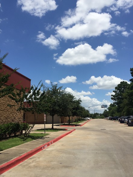 10541 FM 1960 Rd W, Houston, TX for lease - Building Photo - Image 2 of 10