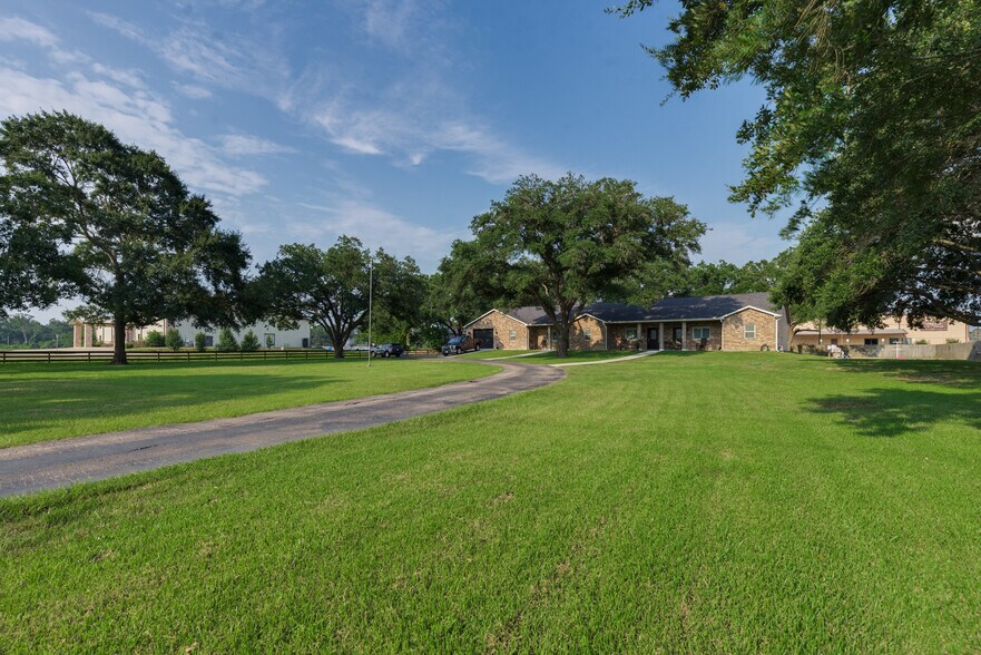 16610 Mueschke Rd, Cypress, TX 77433