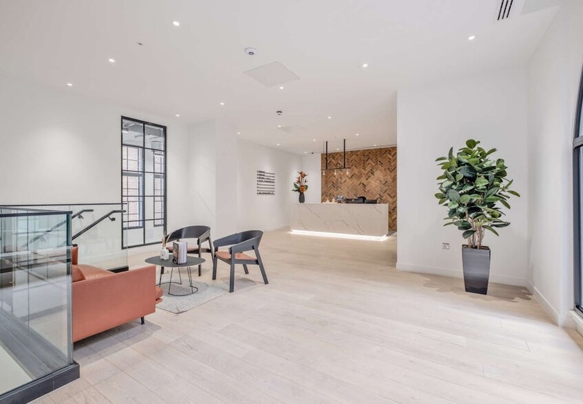 3 Moorgate Pl, London for lease - Interior Photo - Image 1 of 24