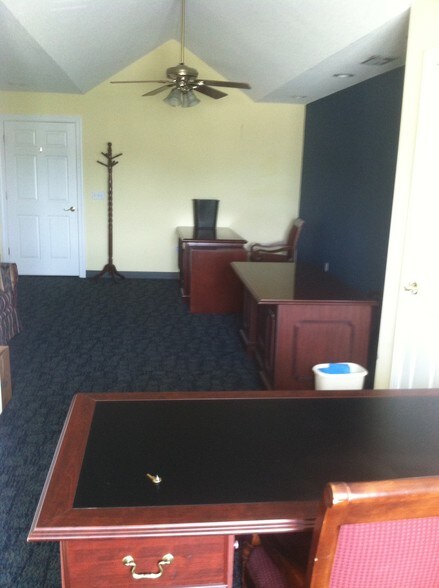 312 N Davis Dr, Warner Robins, GA for sale - Interior Photo - Image 1 of 1