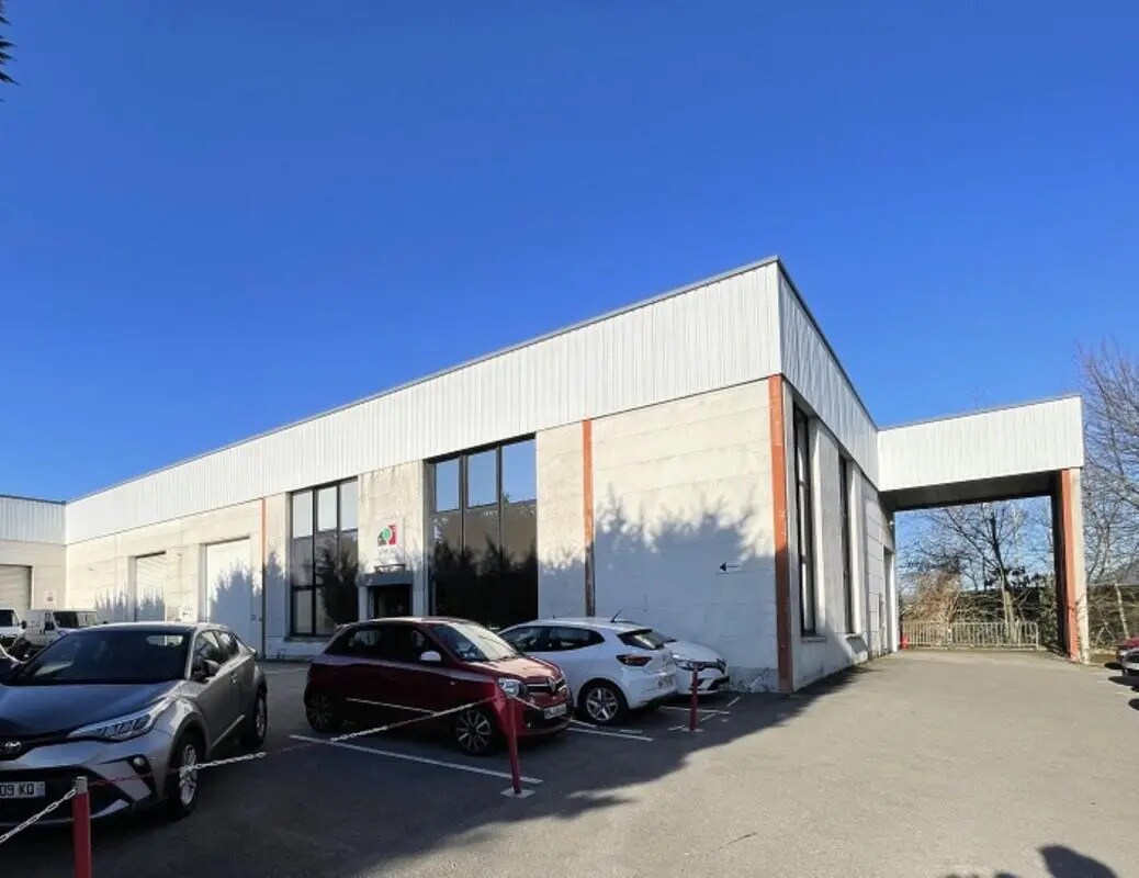 Office in Lesquin for lease Building Photo- Image 1 of 13