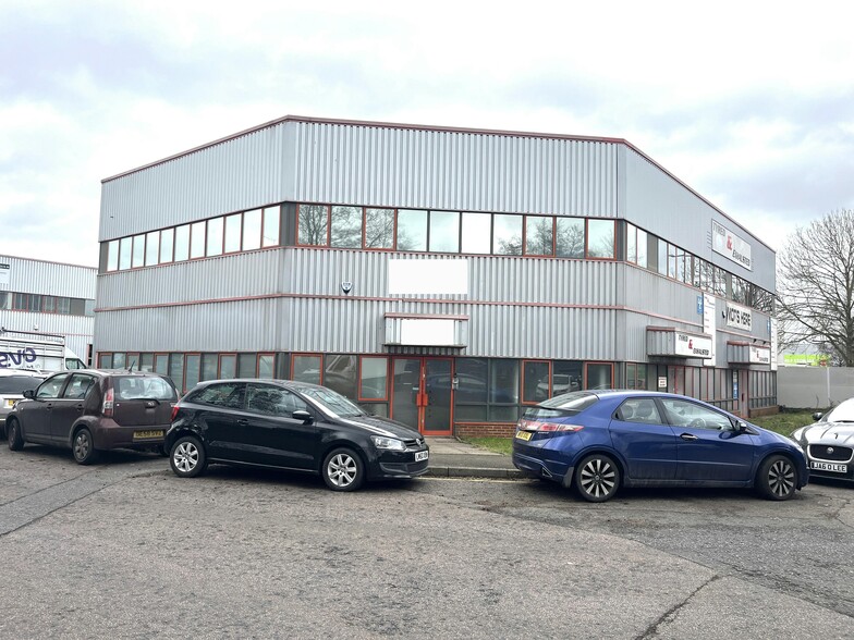 Broadfields Ct, Aylesbury for lease - Building Photo - Image 2 of 18