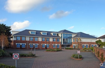 Horseshoe Cres, Beaconsfield for lease Building Photo- Image 1 of 2