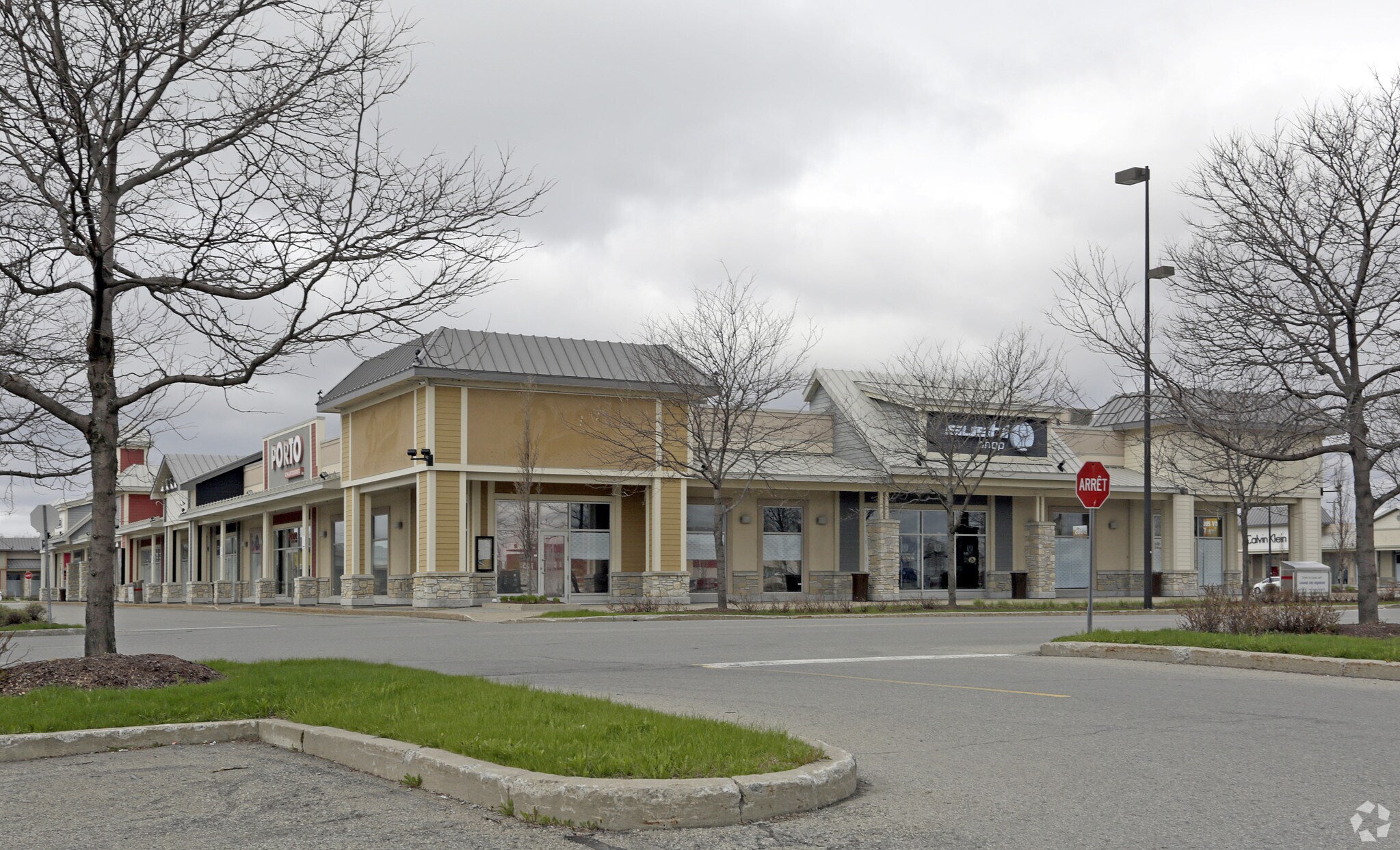 22602312 Chomedey Hwy, Laval, QC, H7X 4G8 Retail Space For Lease