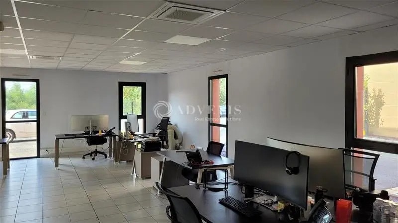 Office in Vertou for lease - Interior Photo - Image 3 of 7