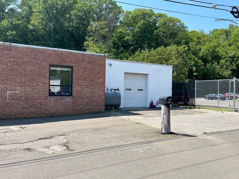 23 Pearl St, Norwalk, CT for lease - Building Photo - Image 3 of 9