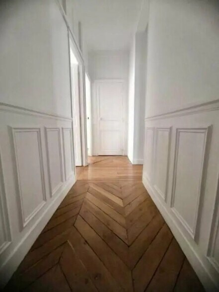 Office in Paris for lease - Interior Photo - Image 3 of 12