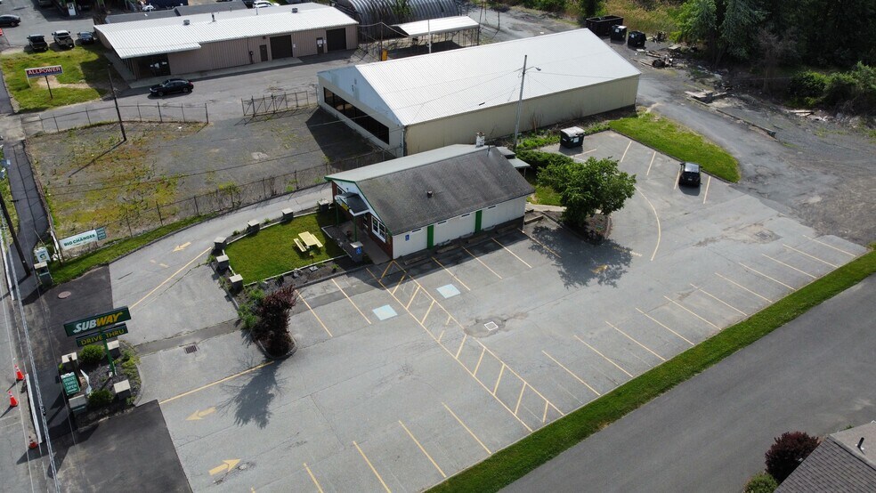 47 W State St, Granby, MA 01033