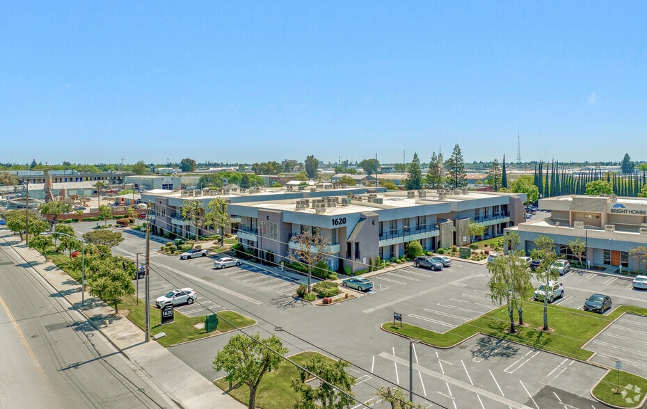 1620 N Carpenter Rd, Modesto, CA for lease - Primary Photo - Image 1 of 5