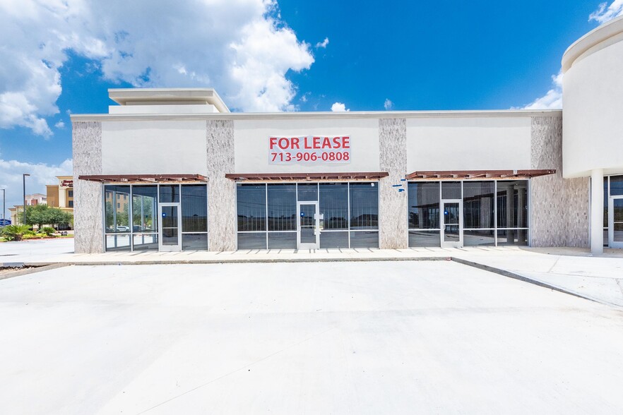 4805 E Sam Houston Pky S, Pasadena, TX for lease - Building Photo - Image 2 of 11