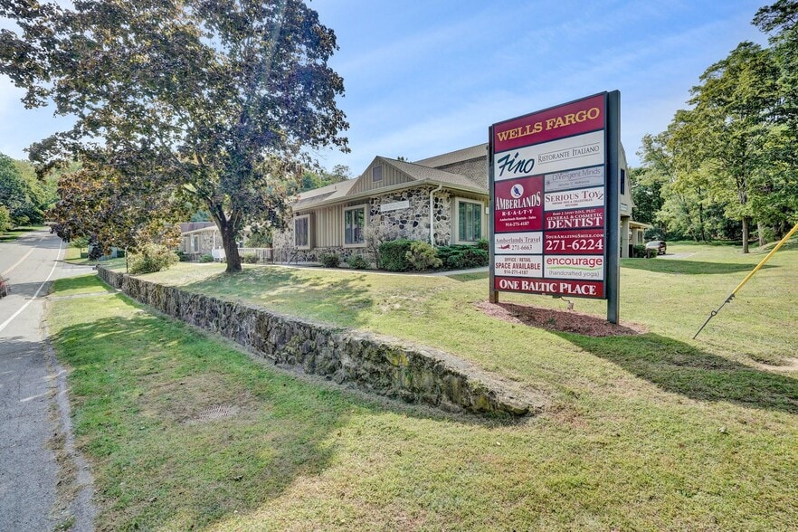 1 Baltic Pl, Croton On Hudson, NY for sale - Building Photo - Image 2 of 11