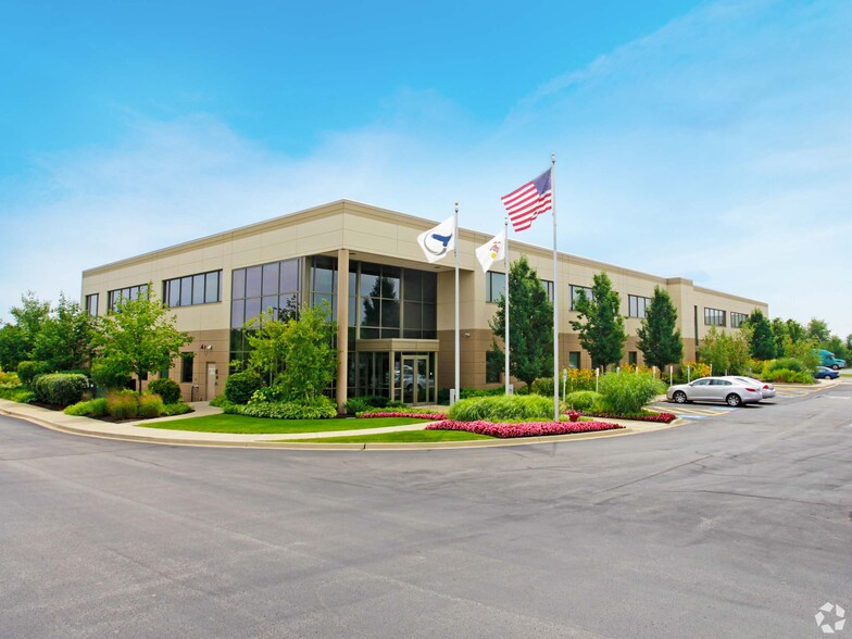 2200 Millbrook Dr, Buffalo Grove, IL for lease - Building Photo - Image 1 of 8