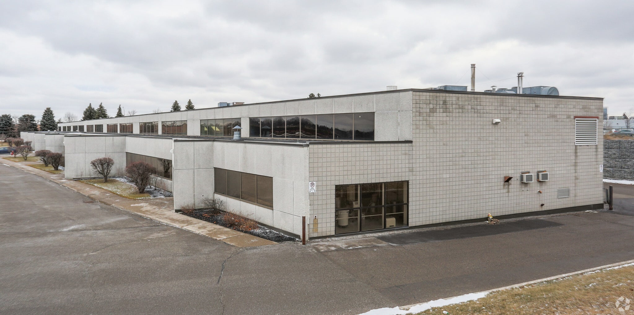 50 Valleywood Dr, Markham, ON for lease Primary Photo- Image 1 of 6